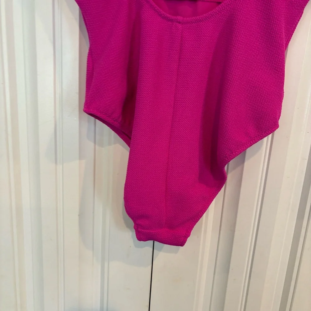 Love & Sports Pink Textured One Piece Swimsuit Size Medium - Picture 6 of 7